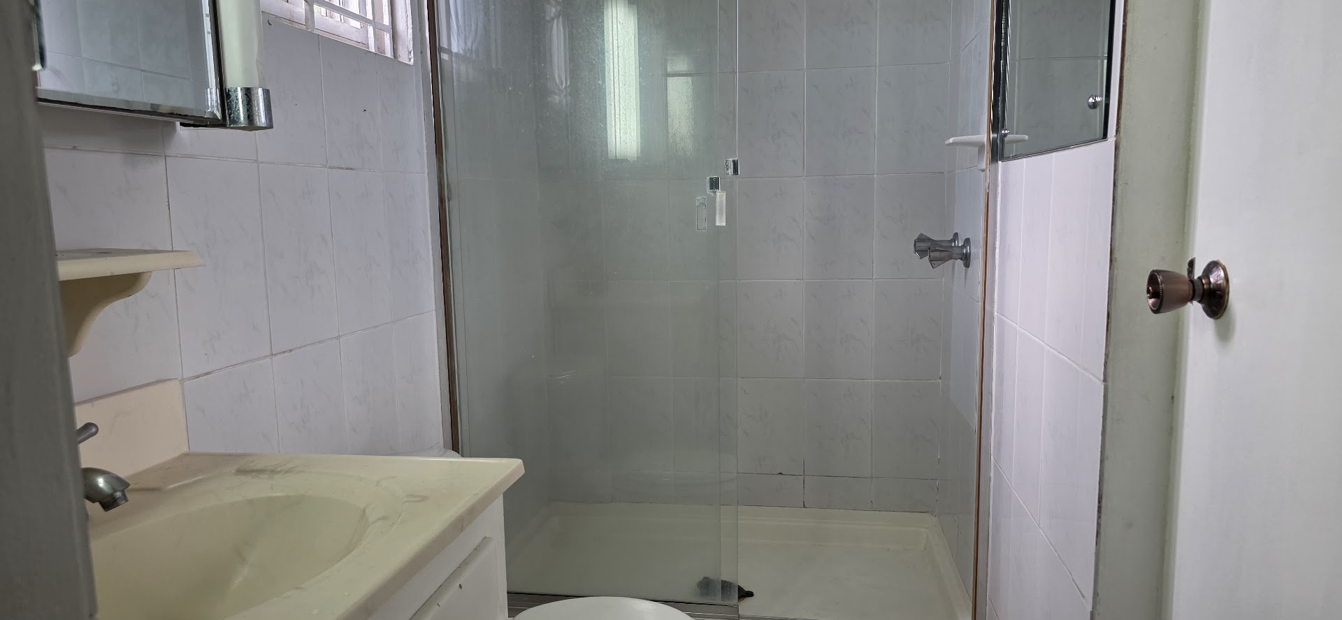 Smokey vale 1 Bedroom Retreat Bathroom