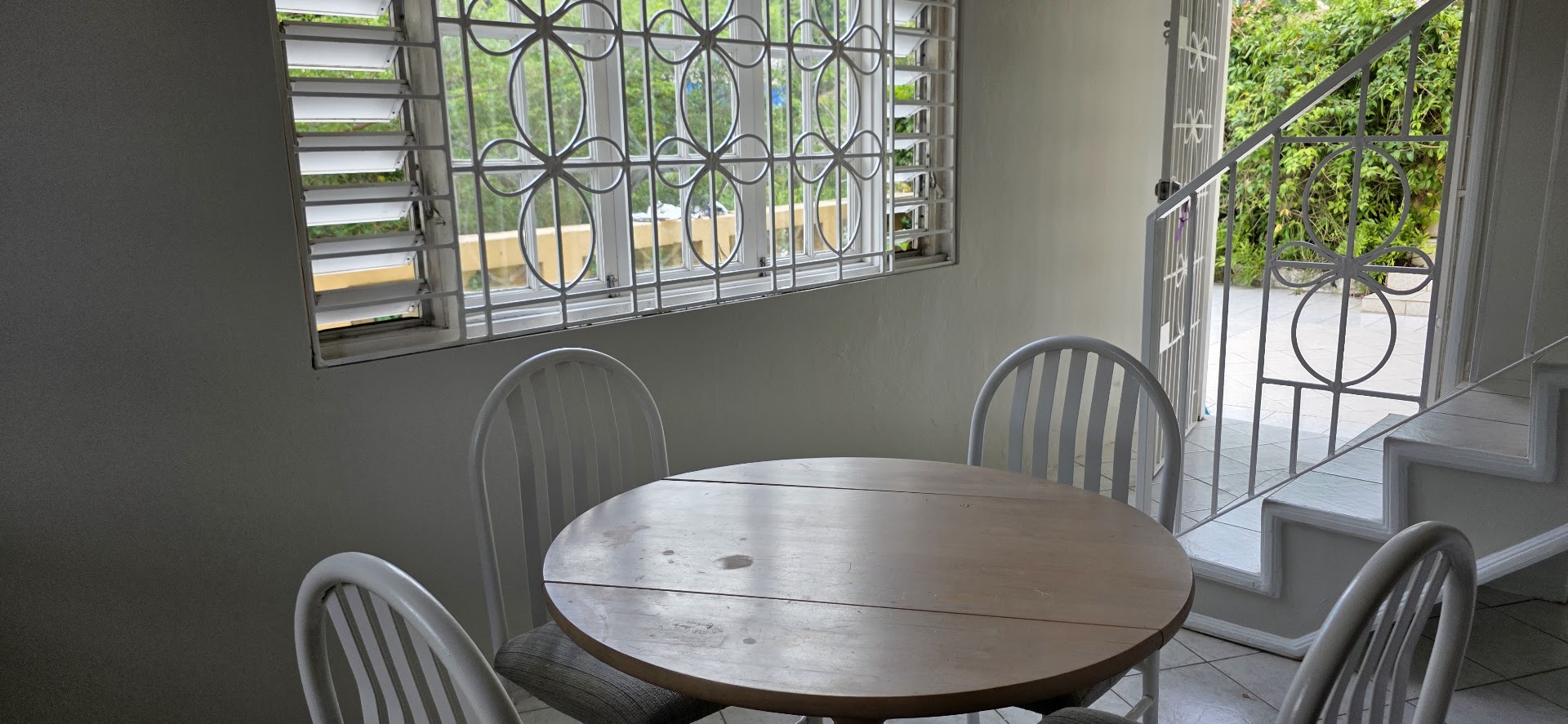 Smokey vale 1 Bedroom Retreat Breakfast-Nook-1-bedroom-apartment-smokeyvale-kingston-jamaica