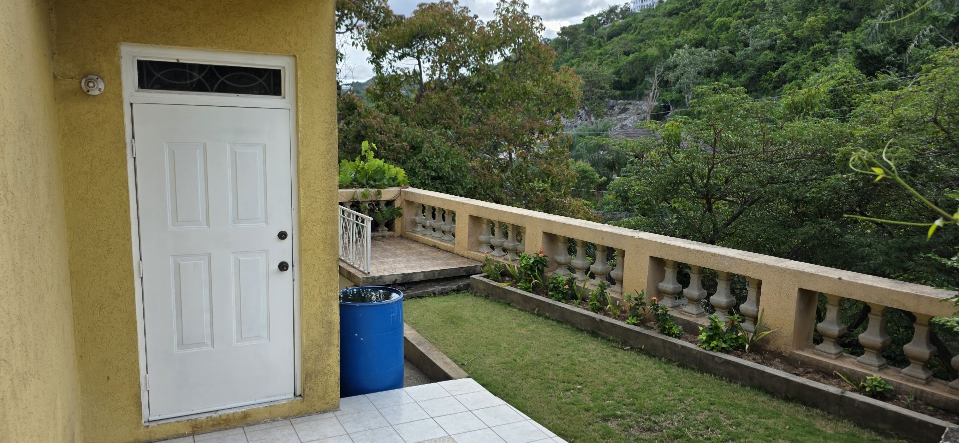 Smokey vale 1 Bedroom Retreat Front-View-1-bedroom-apartment-smokeyvale-kingston-jamaica