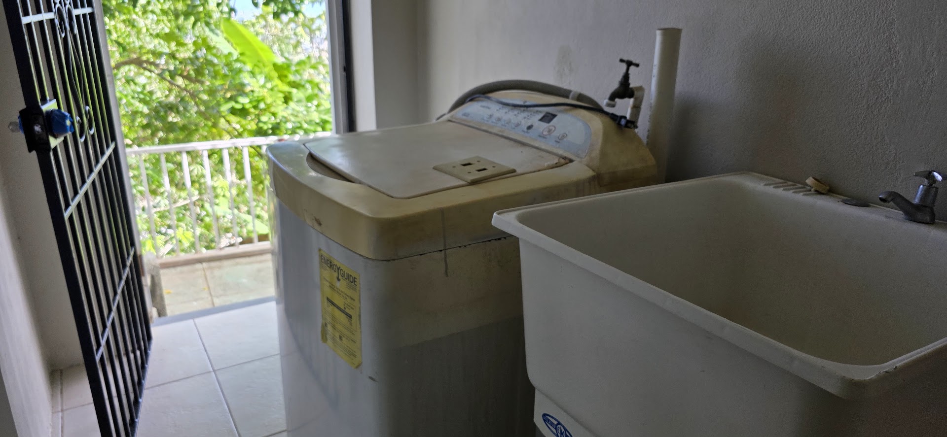 1 Bedroom with City Views Laundry-1-bedroom-apartment-smokeyvale-kingston-jamaica