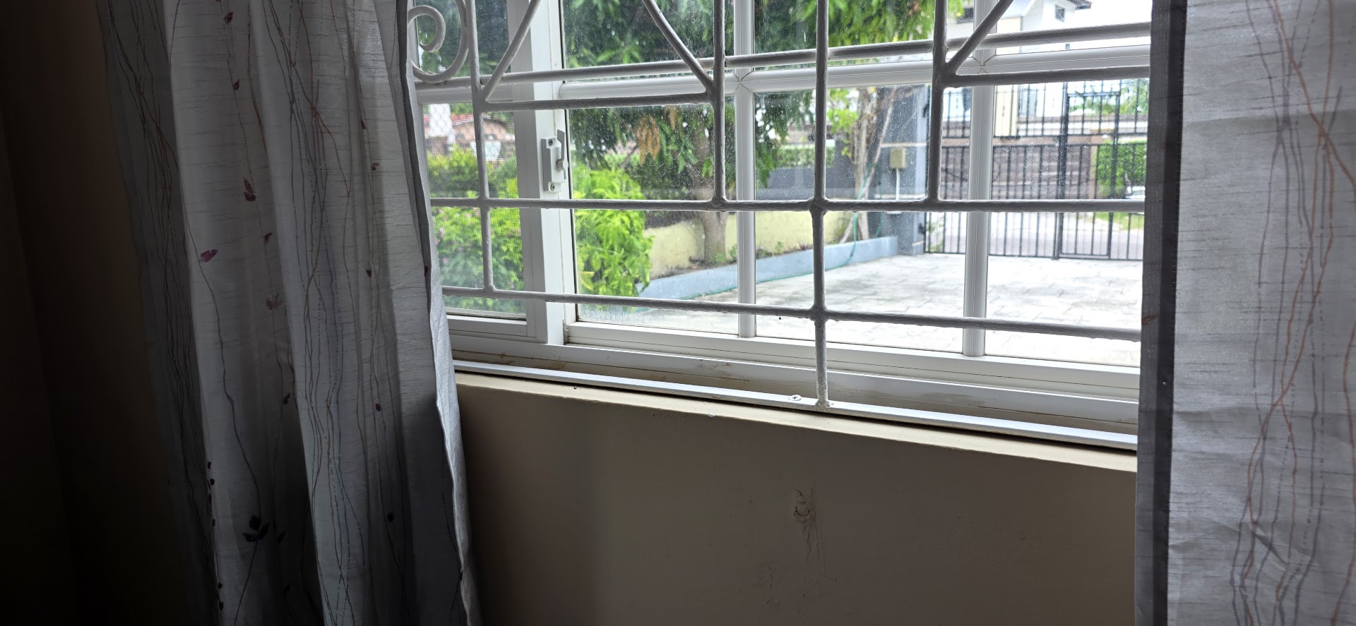 Spacious 2 Bedroom Gem! Woodlawn-Ave-Kingston-19-Back-Bedroom-Window-View