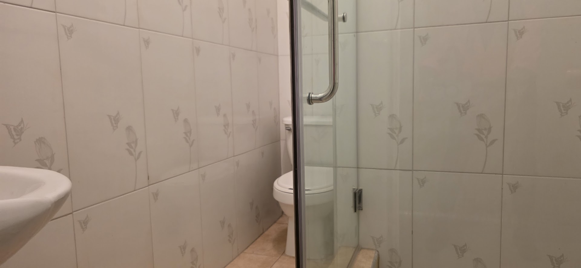 Spacious 2 Bedroom Gem! Woodlawn-Ave-Kingston-19-Bathroom-2