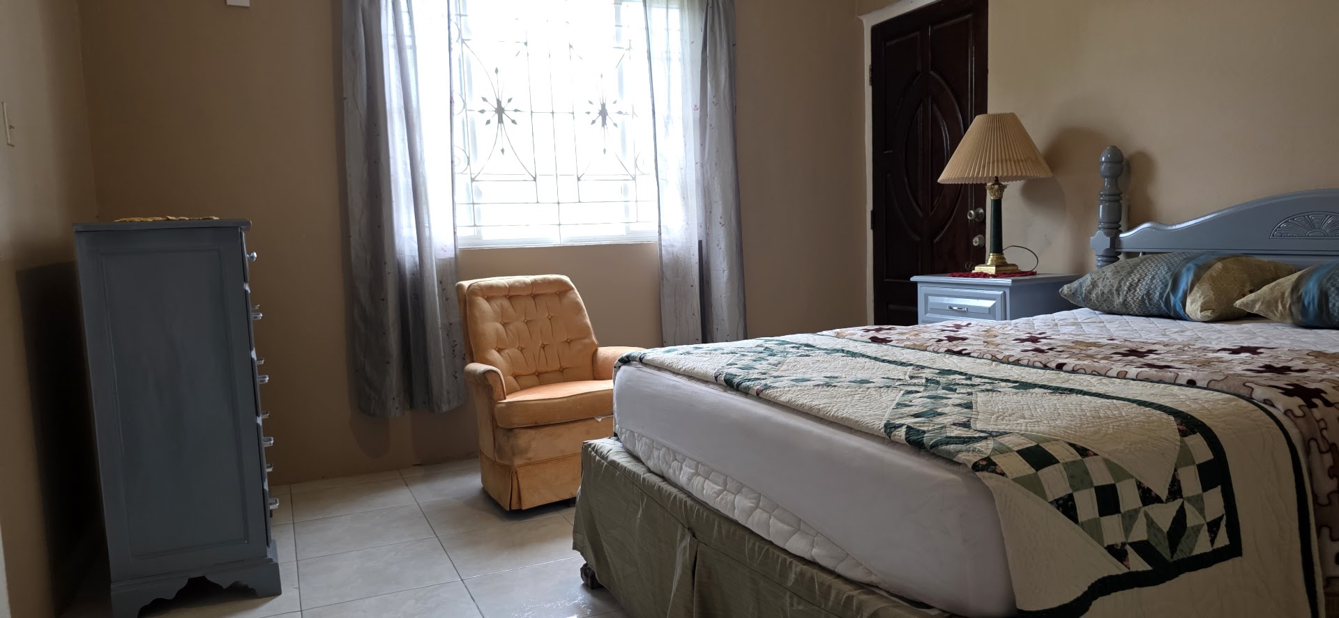 Spacious 2 Bedroom Gem! Woodlawn-Ave-Kingston-19-Front-Bedroom-1