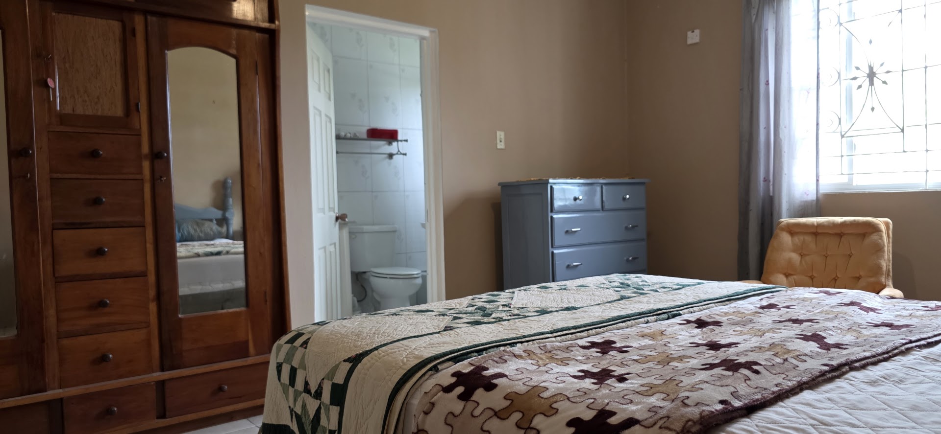 Spacious 2 Bedroom Gem! Woodlawn-Ave-Kingston-19-Front-Bedroom