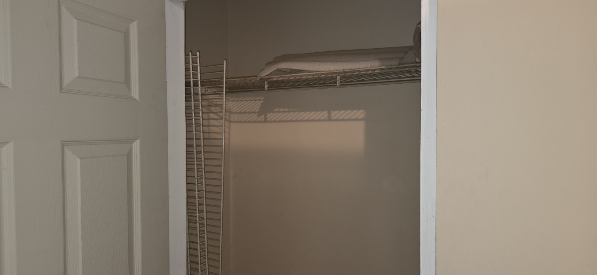 Spacious 2 Bedroom Gem! Woodlawn-Ave-Kingston-19-Hallway-Closet